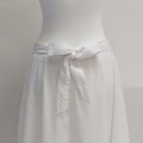 St. John's Bay White Dotted Cotton Skirt - Picture 6 of 7